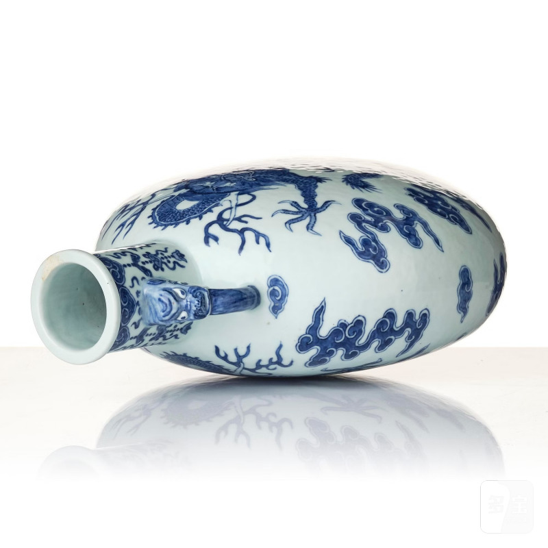 A blue and white 'dragon' moon flask, - 图7
